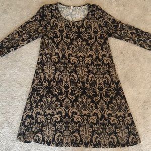 Large (fits like a S/M) 3/4 sleeve dress
